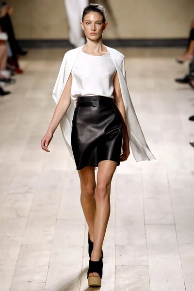 Look 32